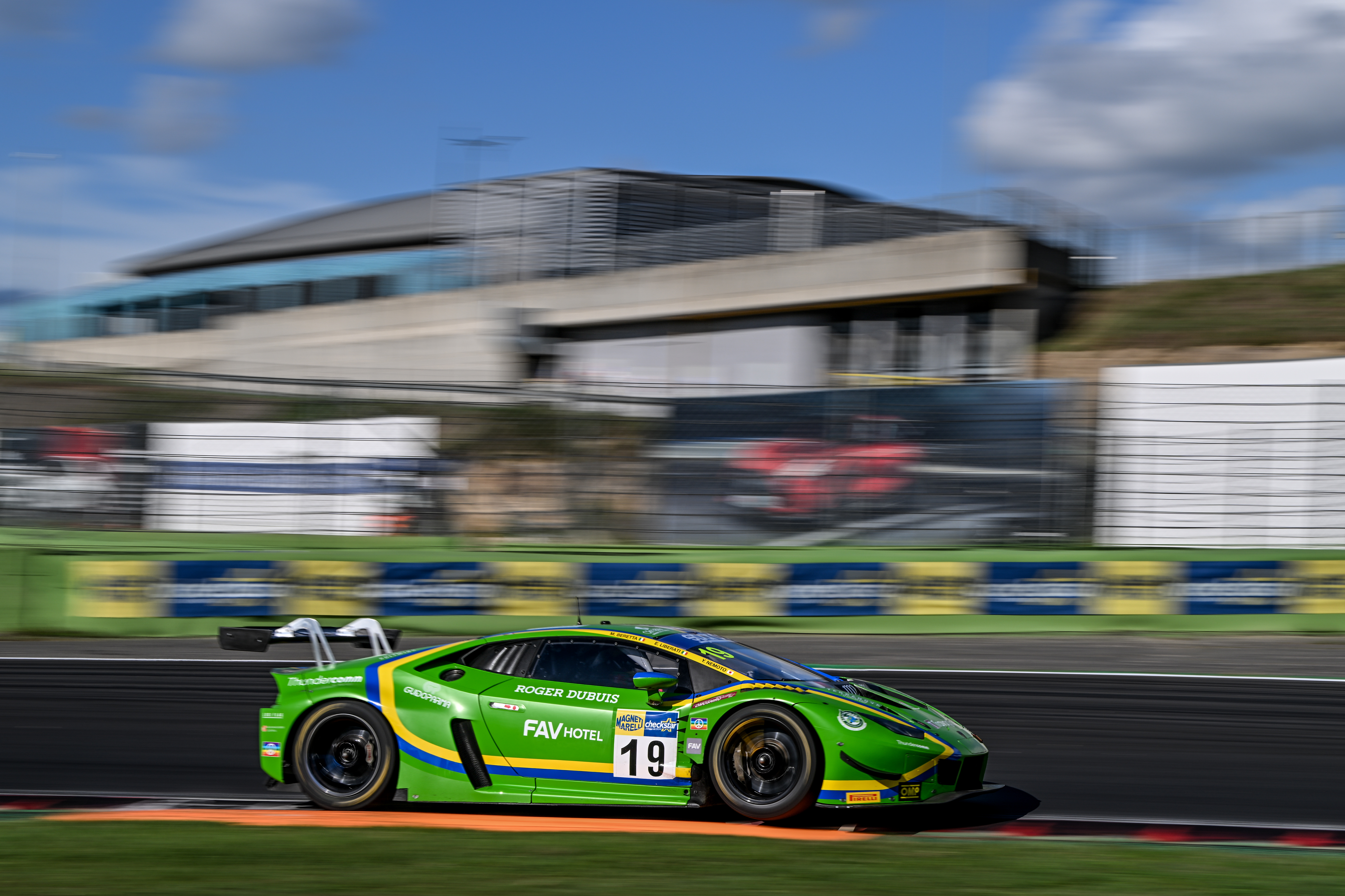 VSR LEAVES VALLELUNGA LEADING OVERALL AND PRO-AM CATEGORIES